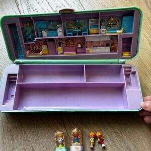 Vintage 1990 Polly Pocket Pencil case (hinge broken) 4 dolls